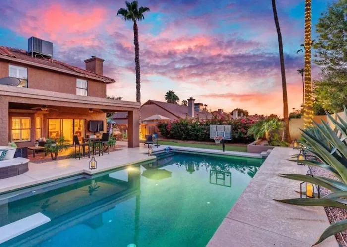Huge Backyard W Heated Pool, Fire Pit & Bbq